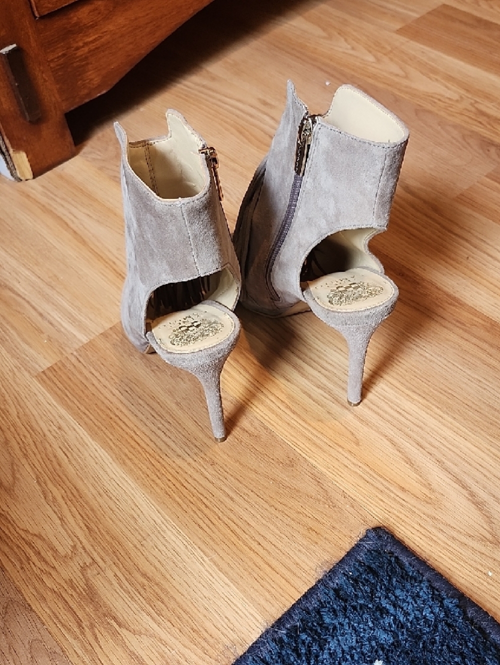Vince Camuto Gray Suede Fringed Peep-Toe Ankle Heels - Picture 5 of 12